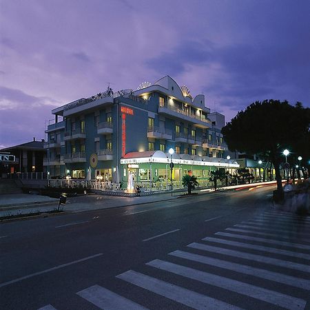 Hotel Miramare Бибионе Екстериор снимка